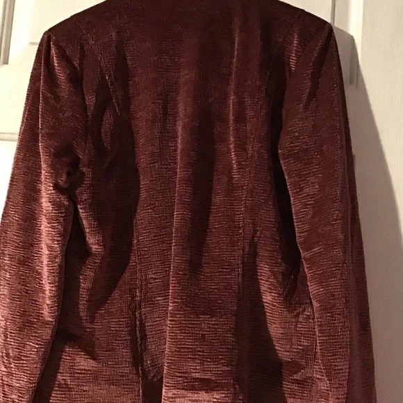 Isaac Mizrahi Women's Velvet Burgundy Blazer - Picture 3 of 5